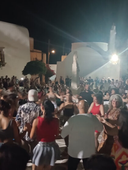 Μουσική συναυλία με τον Νίκο Οικονομίδη.